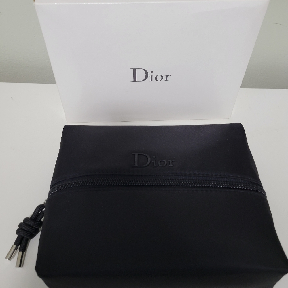 Black DIOR generic pouch $20.00